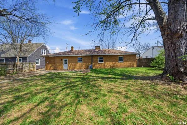 $129,900 | 2422 Court Street, Pekin, IL 61554