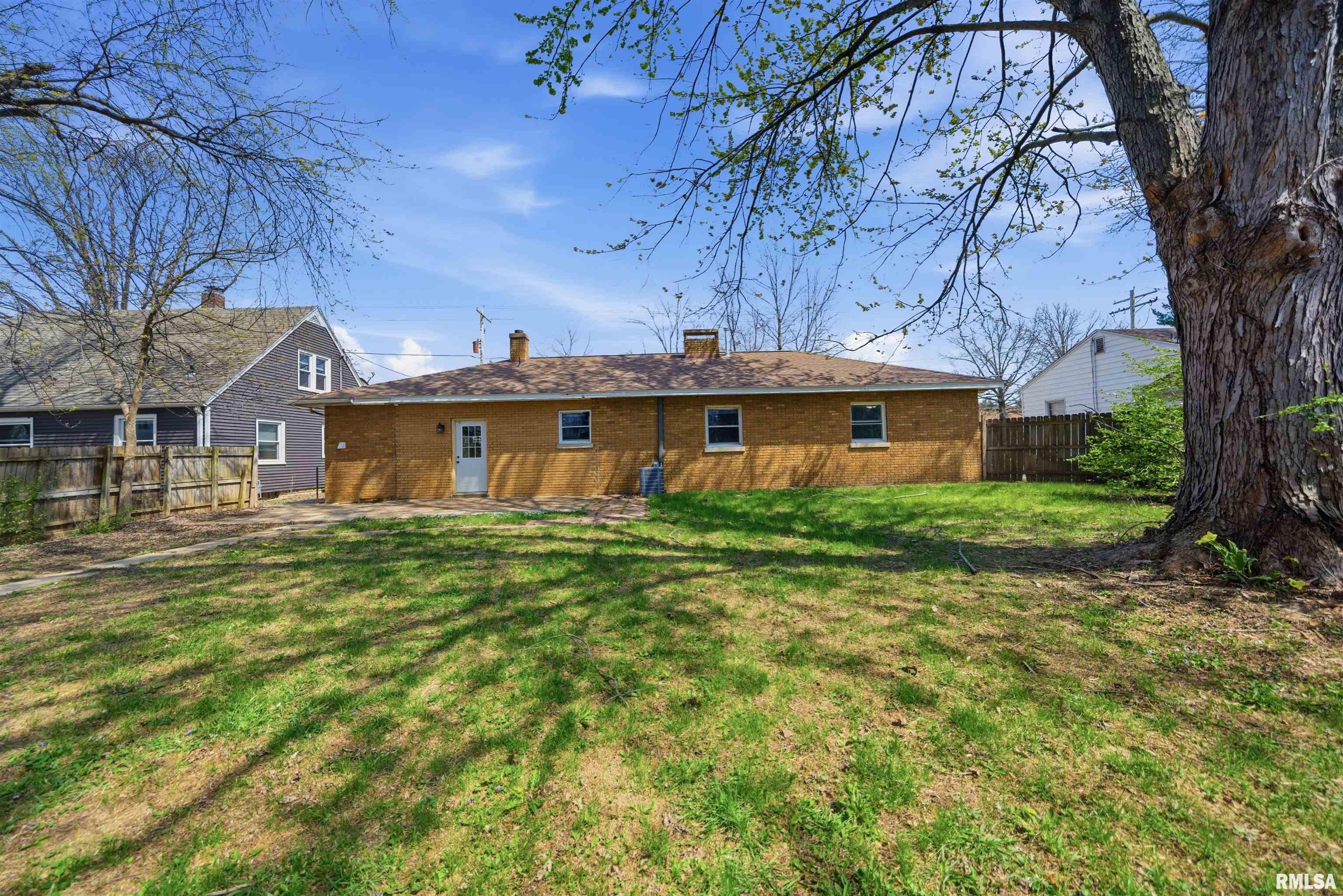 2422 Court Street Pekin, IL 61554 - Photo 31 of 34