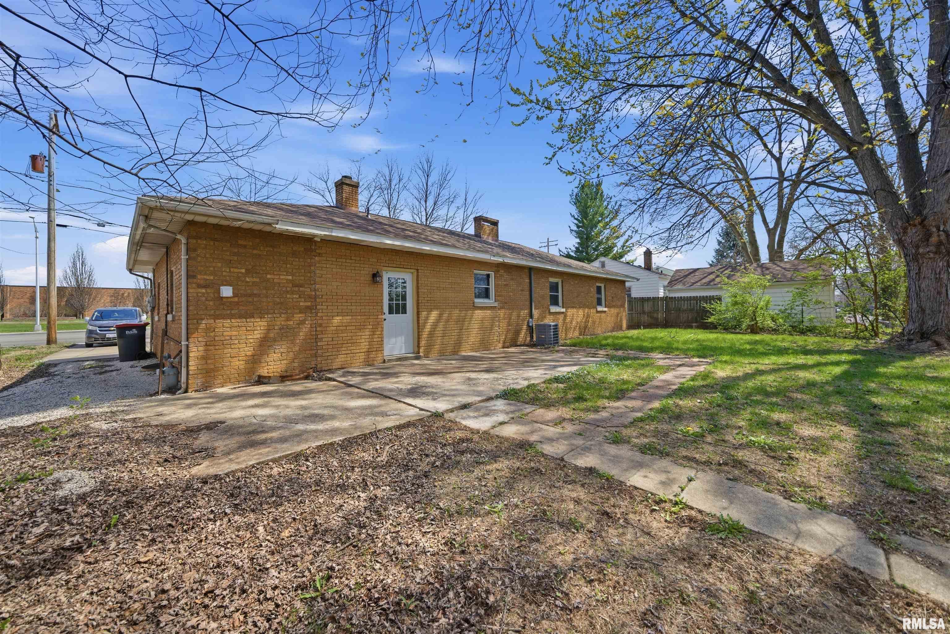 2422 Court Street Pekin, IL 61554 - Photo 32 of 34