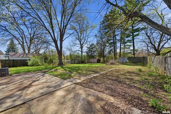 $129,900 | 2422 Court Street, Pekin, IL 61554