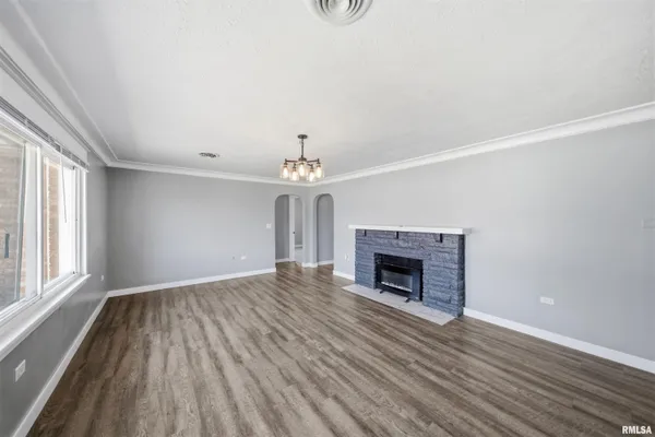 $129,900 | 2422 Court Street, Pekin, IL 61554