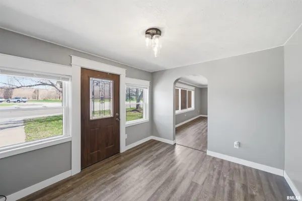 $129,900 | 2422 Court Street, Pekin, IL 61554