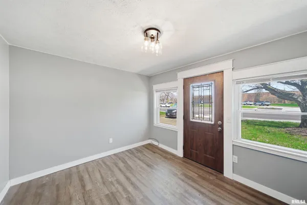 $129,900 | 2422 Court Street, Pekin, IL 61554