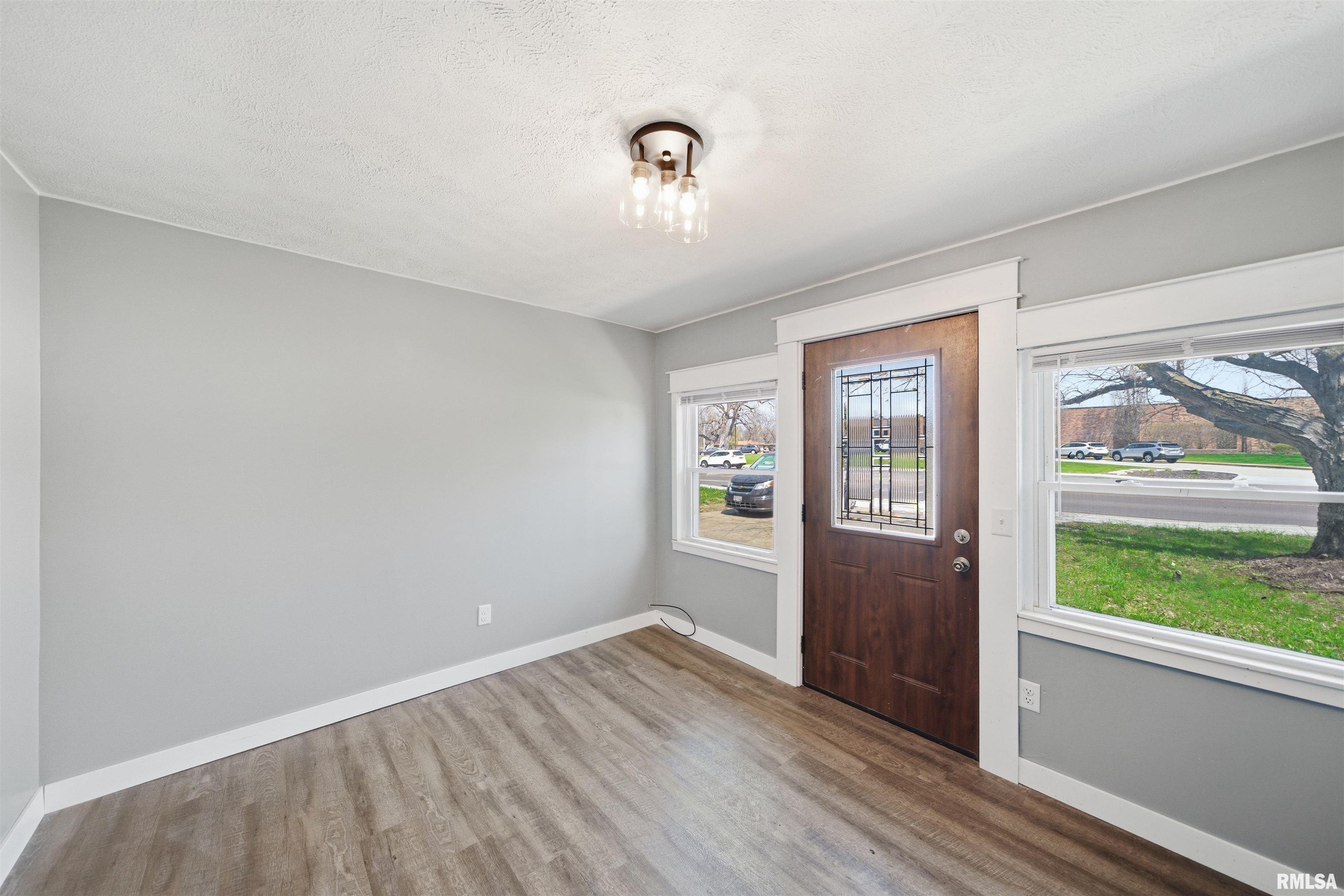 2422 Court Street Pekin, IL 61554 - Photo 7 of 34