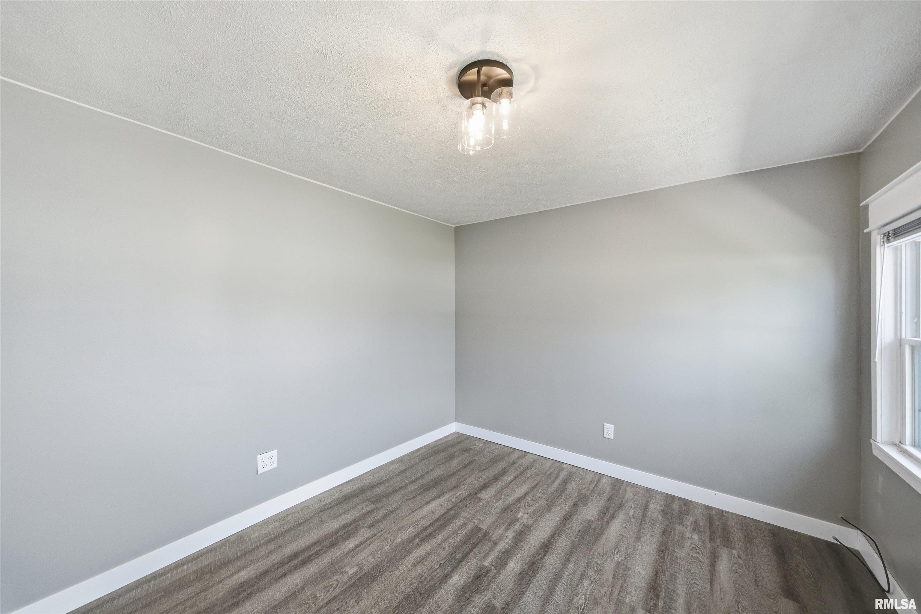 2422 Court Street Pekin, IL 61554 - Photo 8 of 34