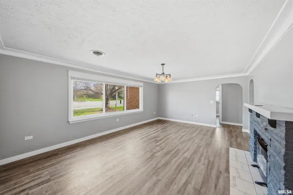 $129,900 | 2422 Court Street, Pekin, IL 61554