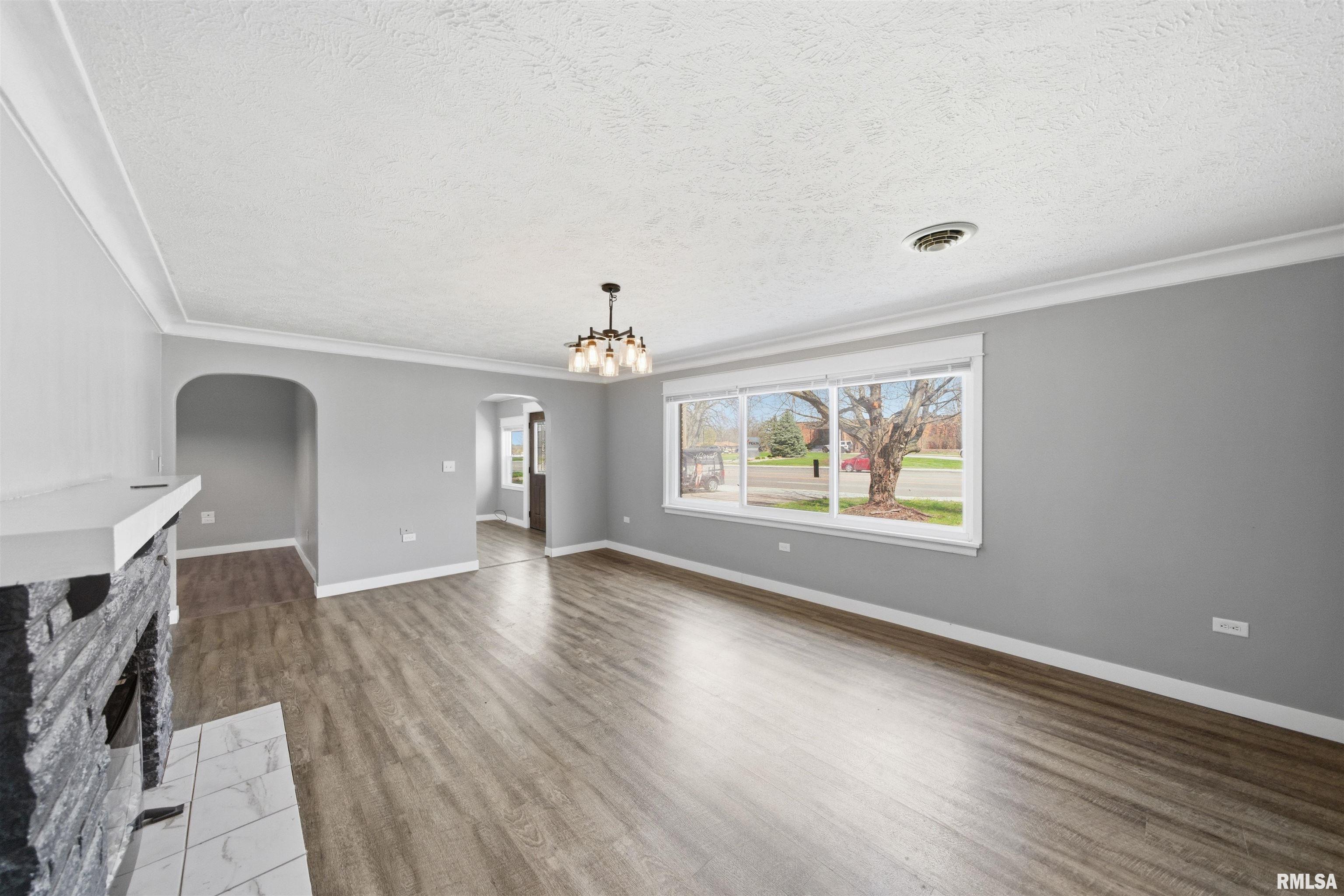 2422 Court Street Pekin, IL 61554 - Photo 10 of 34