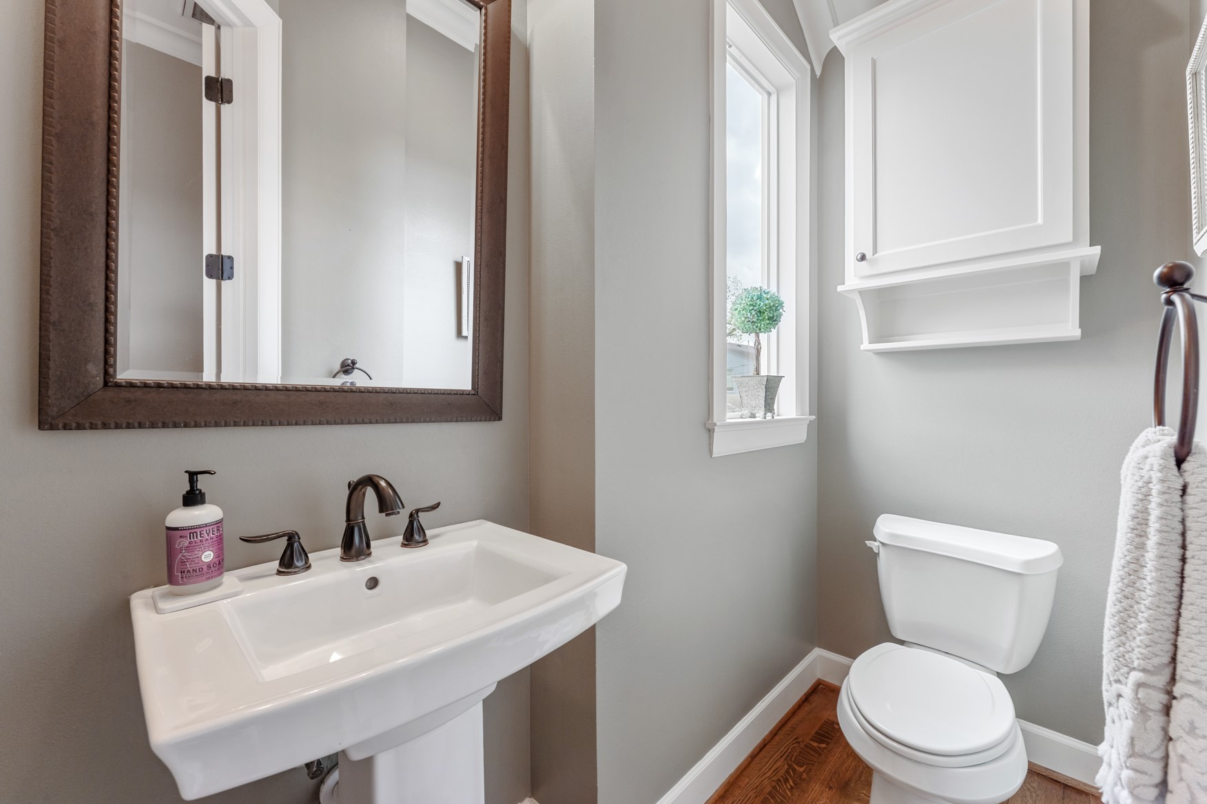 836 East 24th Street Houston, TX 77009 - Photo 31 of 40 Powder bath on main level