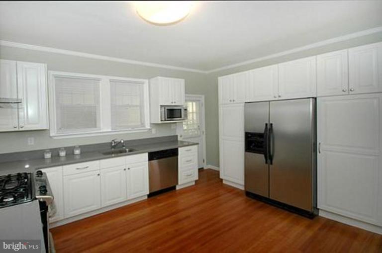 813 Bradhurst Road Baltimore, MD 21212 - Photo 1 of 13 Exterior (Main)