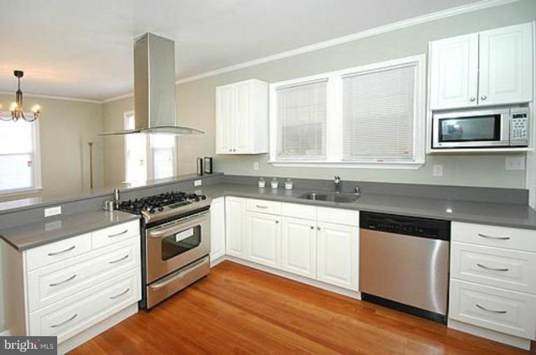 813 Bradhurst Road Baltimore, MD 21212 - Photo 7 of 13 Kitchen