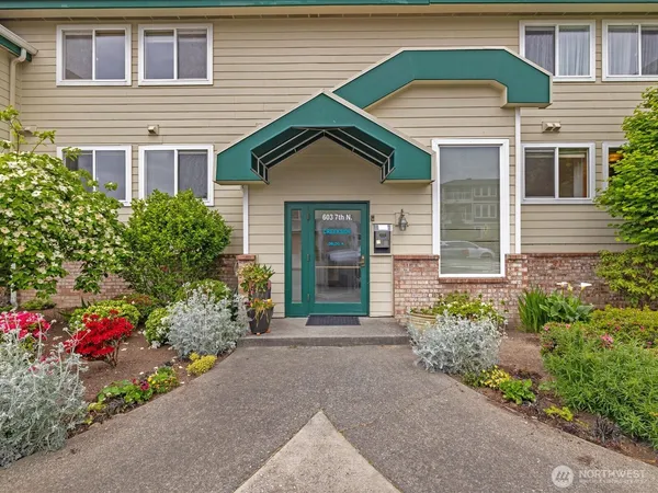 $635,000 | 603 7th Avenue North, Unit A204, Edmonds, WA 98020