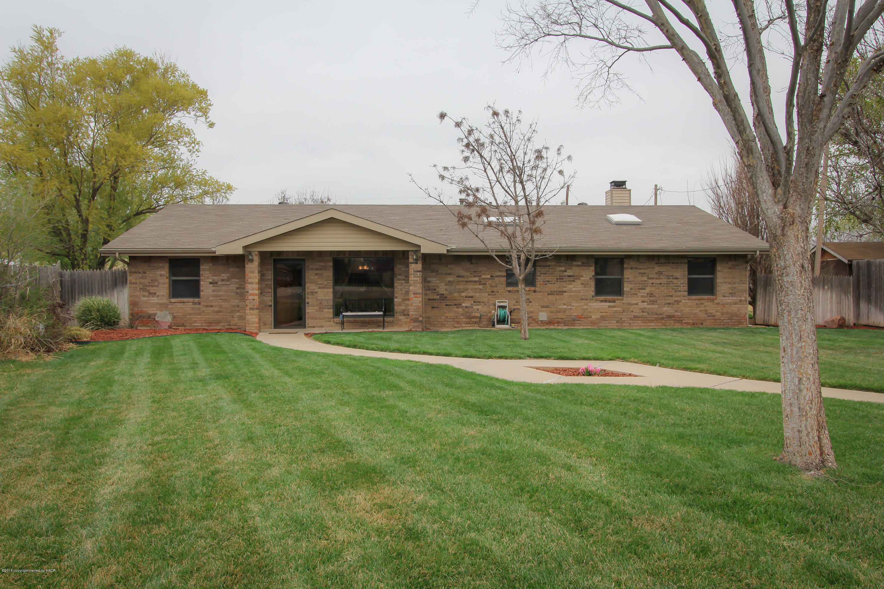 5102 Gary Lane Amarillo, TX 79110 - Photo 3 of 27 a front view of a house with garden