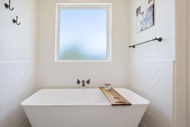 $925,000 | 1250 Creekview Drive, Salado, TX 76571