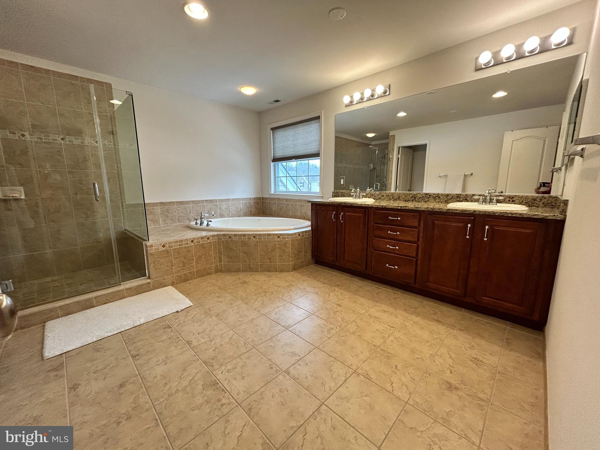 18 Foxcroft Way Mount Laurel, NJ 08054 - Photo 16 of 28 Master bedroom bath