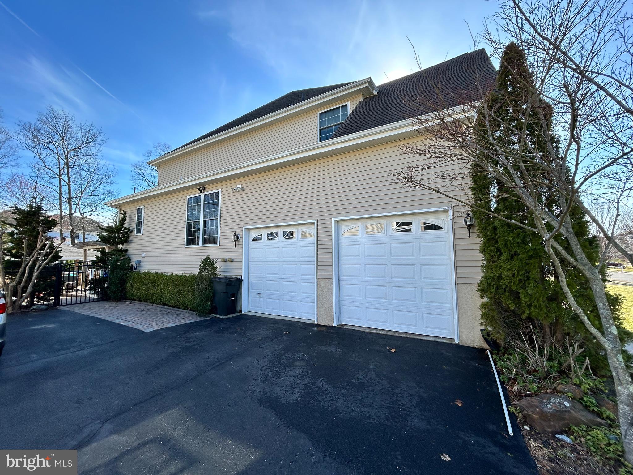 18 Foxcroft Way Mount Laurel, NJ 08054 - Photo 3 of 28 Driveway Garage