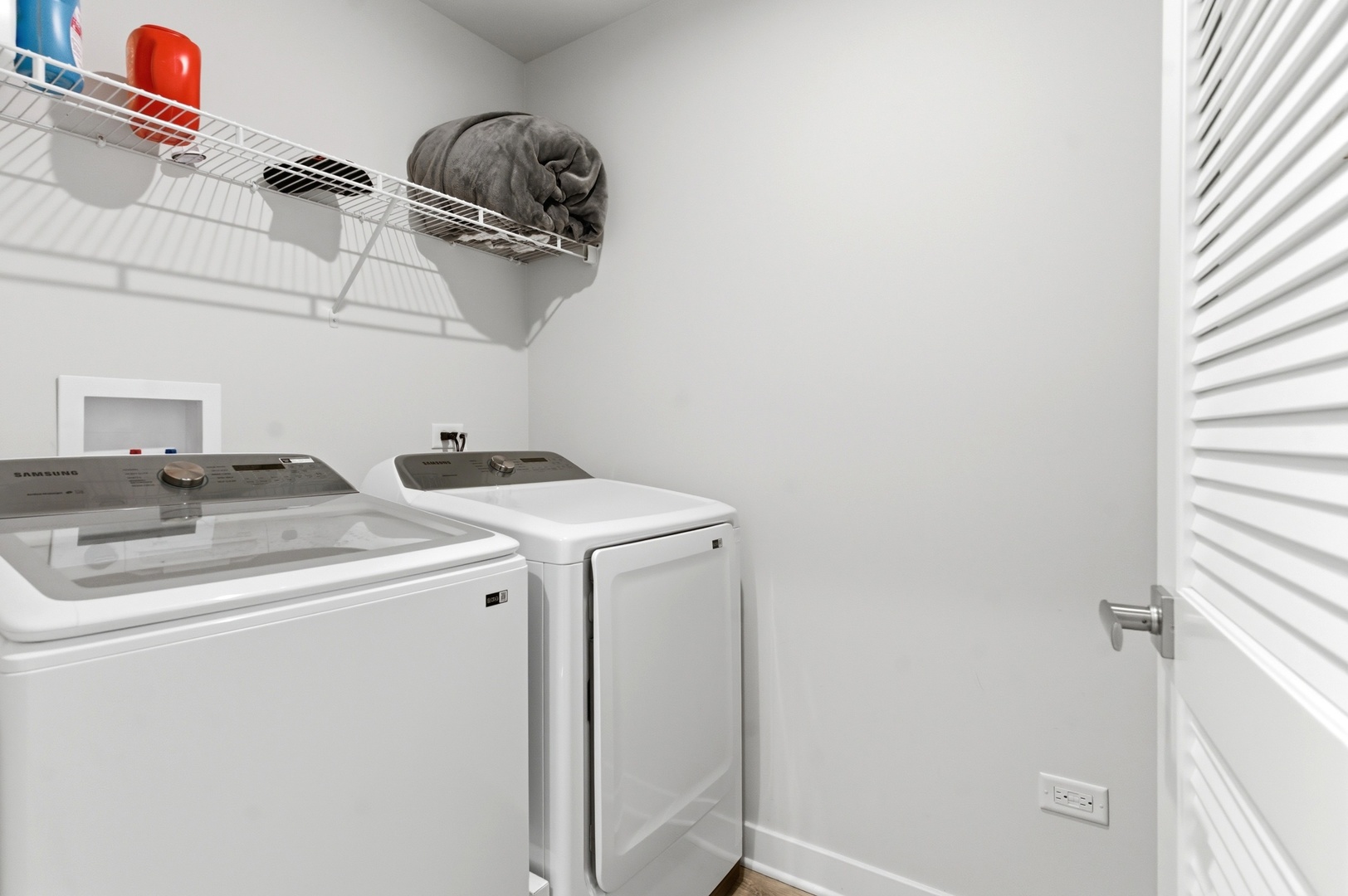 306 Atkinson Drive Sugar Grove, IL 60554 - Photo 29 of 50 a utility room with dryer and washer