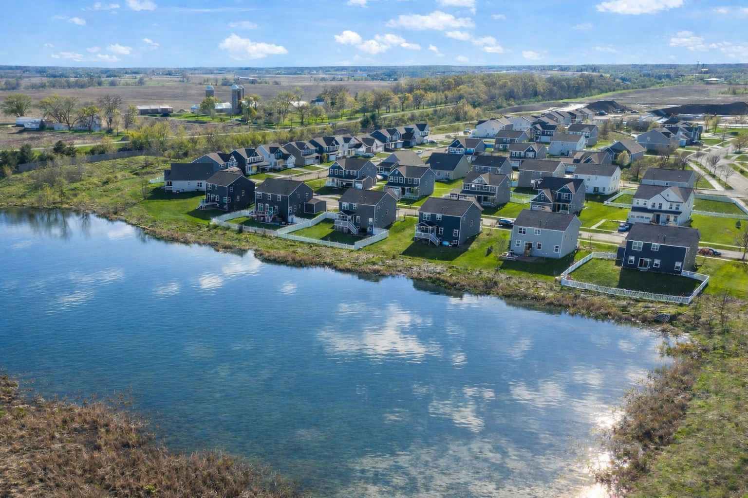 306 Atkinson Drive Sugar Grove, IL 60554 - Photo 4 of 50 a view of a city