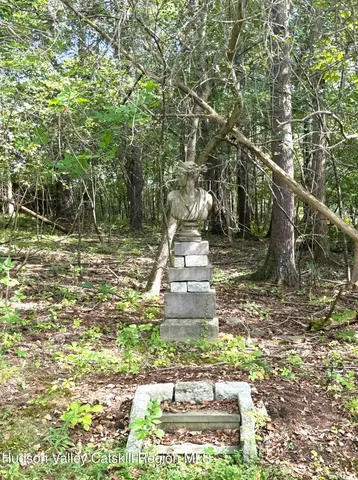 $499,000 | 211 Meadowbrook Lane, Greenville, NY 12083