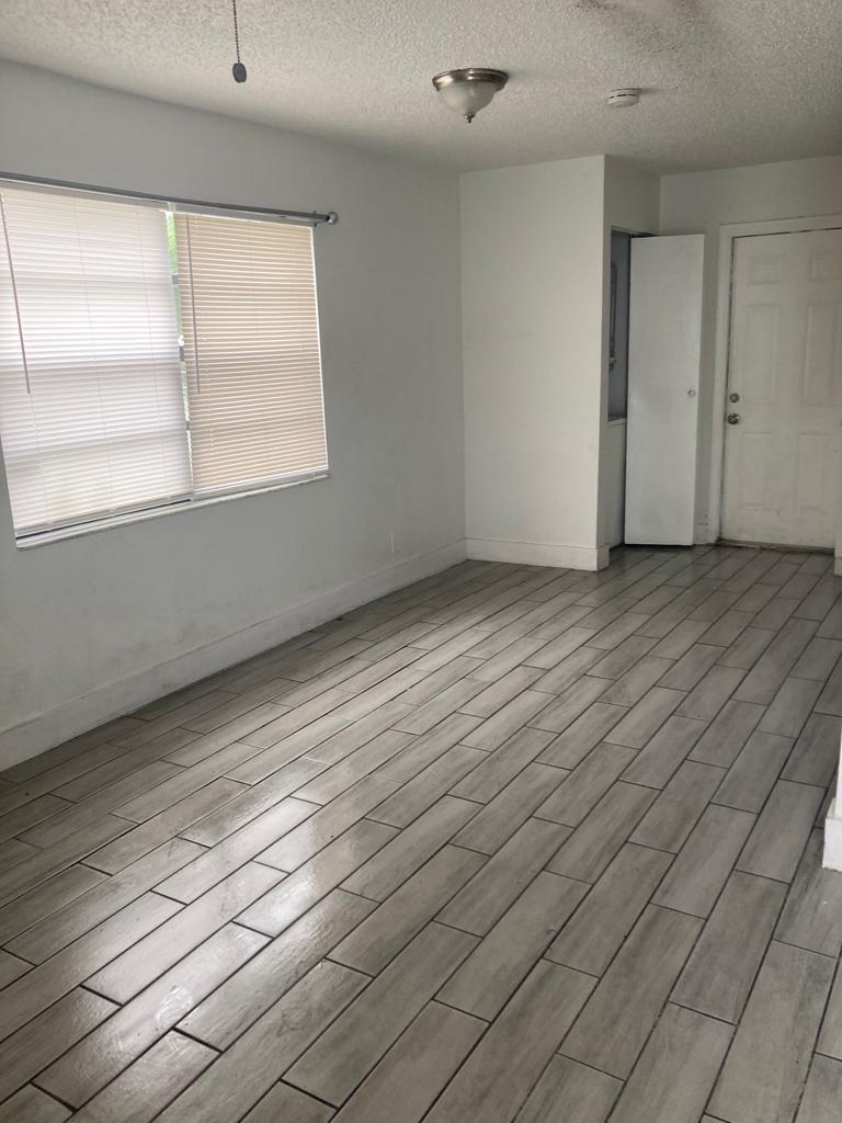 1565 West 36th Street Riviera Beach, FL 33404 - Photo 5 of 8 PHOTO-2023-10-13-11-24-42