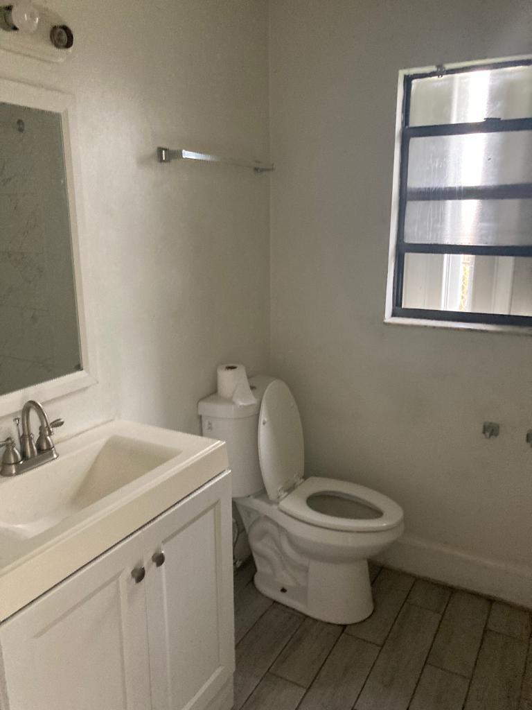 1565 West 36th Street Riviera Beach, FL 33404 - Photo 7 of 8 1565 BATHROOM 1