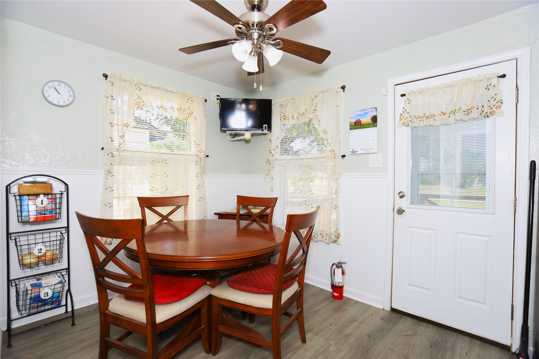 726 West 8th Street Freeport, TX 77541 - Photo 7 of 18 Breakfast Area – Cozy dining nook with natural light from multiple windows and direct backyard access.