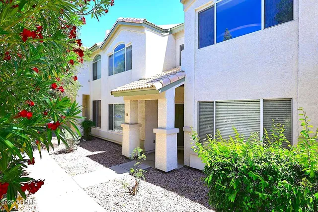$2,500 | 4805 East Kachina Trail, Unit 10, Phoenix, AZ 85044