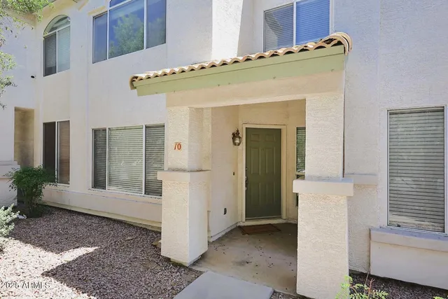 $2,500 | 4805 East Kachina Trail, Unit 10, Phoenix, AZ 85044
