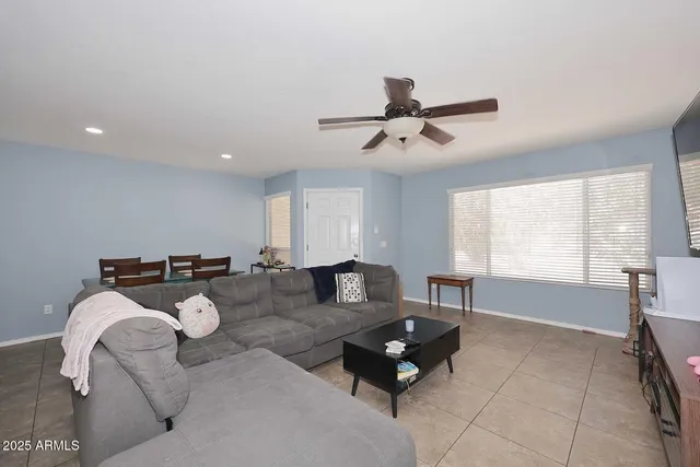 $2,500 | 4805 East Kachina Trail, Unit 10, Phoenix, AZ 85044