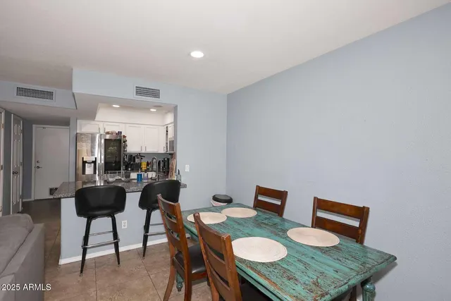 $2,500 | 4805 East Kachina Trail, Unit 10, Phoenix, AZ 85044