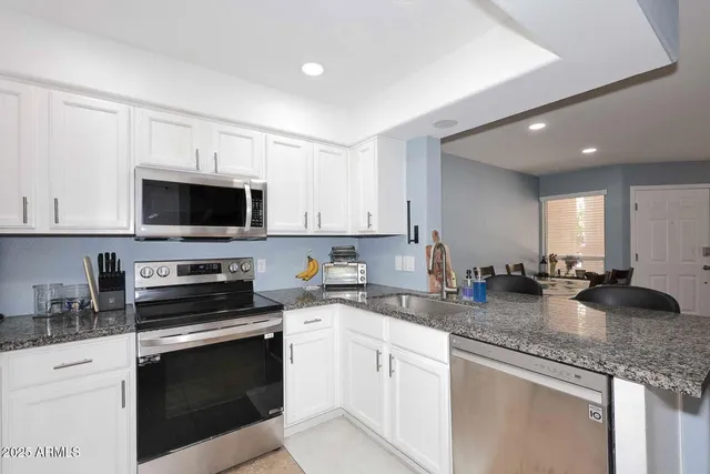 $2,500 | 4805 East Kachina Trail, Unit 10, Phoenix, AZ 85044