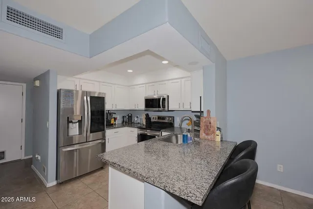 $2,500 | 4805 East Kachina Trail, Unit 10, Phoenix, AZ 85044