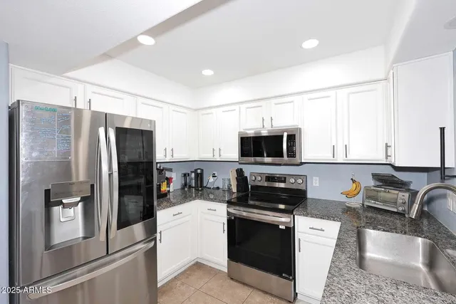 $2,500 | 4805 East Kachina Trail, Unit 10, Phoenix, AZ 85044