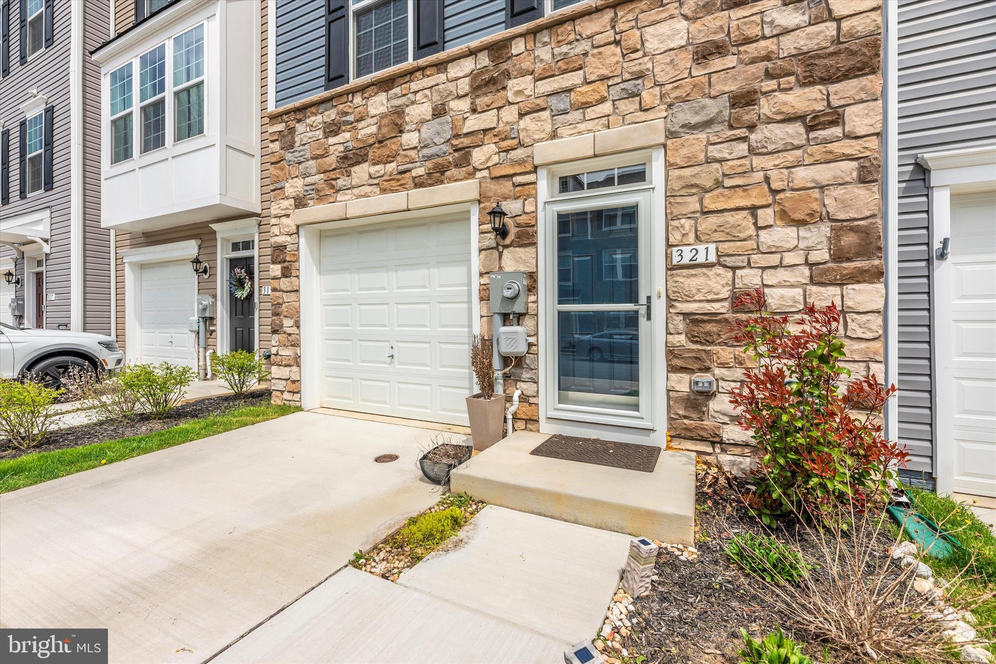 321 Spring Bank Way Frederick, MD 21701 - Photo 2 of 34 Gallery Image 2