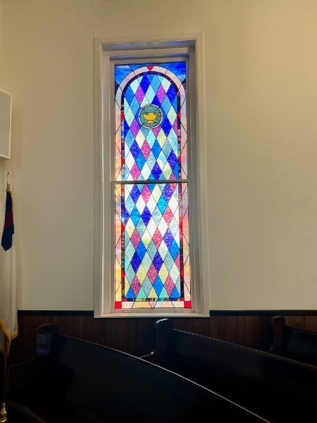 501 West Broad Street Decherd, TN 37324 - Photo 4 of 14 a room with a book shelf