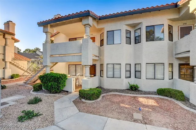 $1,640 | 2713 Otter Creek Court, Unit 202, Las Vegas, NV 89117