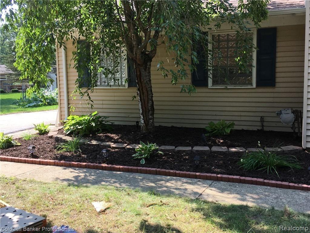 5347 Farley Road Clarkston, MI 48346 - Photo 6 of 29 Summer Landscaping