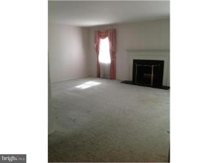 512 Barry Drive Springfield, PA 19064 - Photo 2 of 22 Living Room
