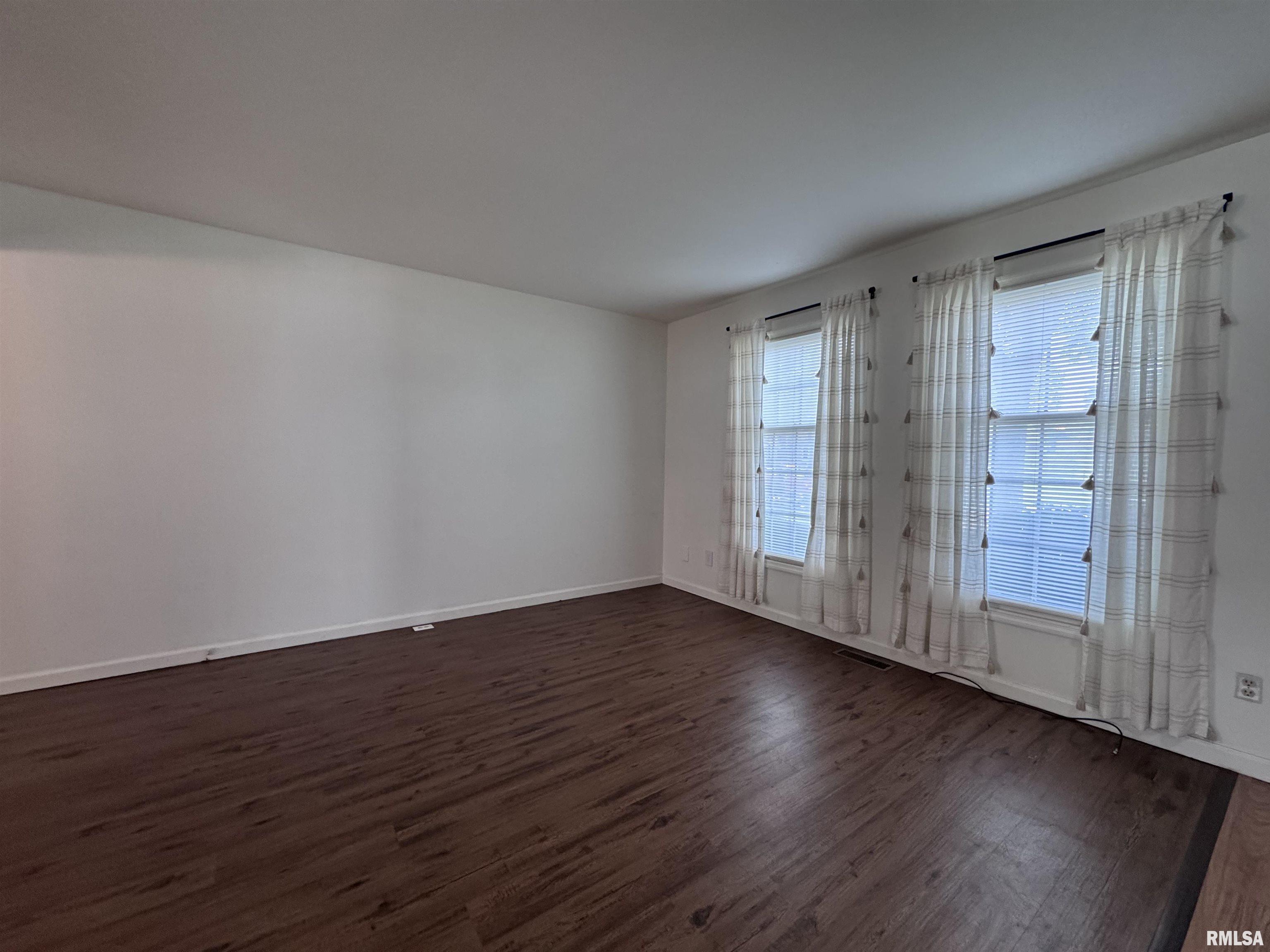 25 South Yorktown Road Macomb, IL 61455 - Photo 5 of 33 Gallery Image 5