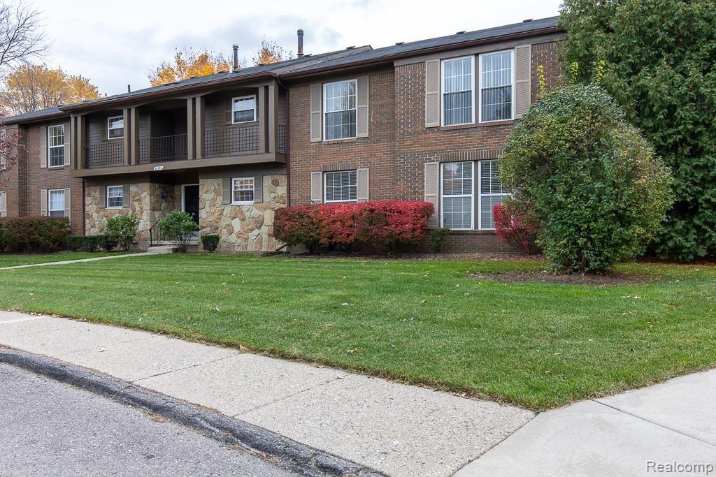 31775 Ridgeside Drive, Unit 22 Farmington Hills, MI 48334 - Photo 1 of 44