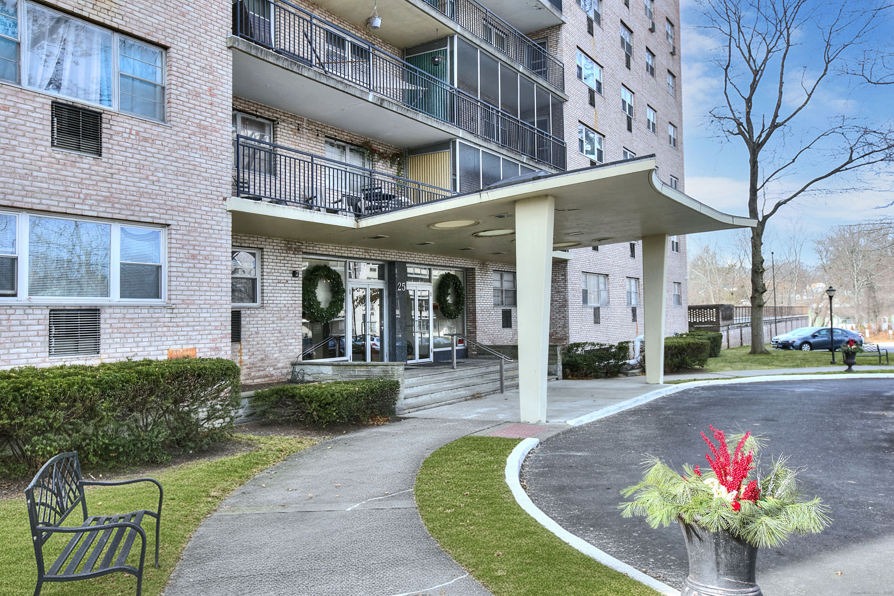 25 Cartright Street, Unit 5D Bridgeport, CT 06604 - Photo 2 of 35