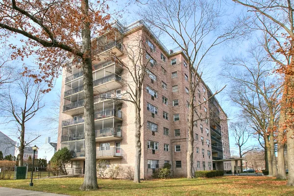 $319,000 | 25 Cartright Street, Unit 5D, Bridgeport, CT 06604