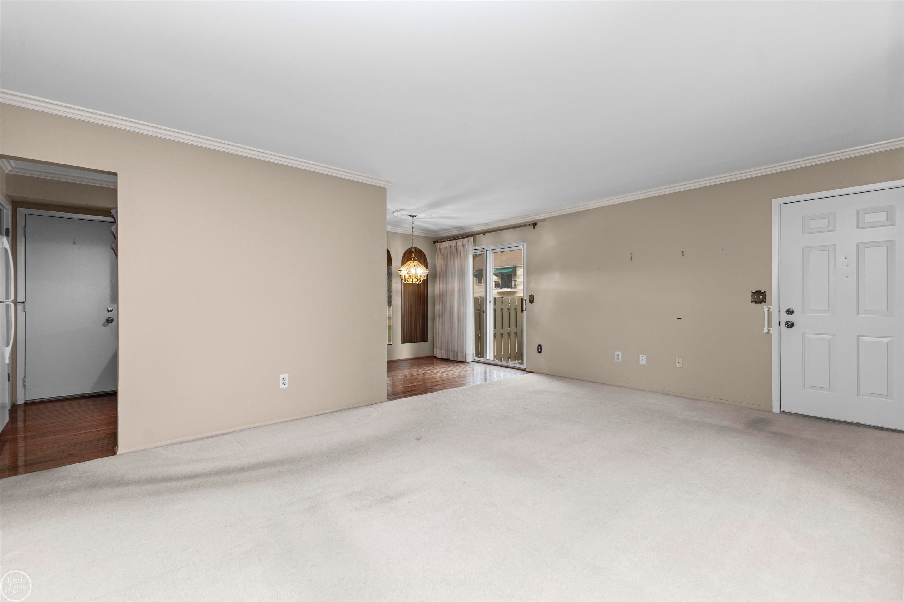 24642 Spring Lane Harrison Township, MI 48045 - Photo 6 of 44 Gallery Image 6