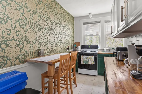 $429,900 | 21 Thorndike Street, Unit 4, Beverly, MA 01915