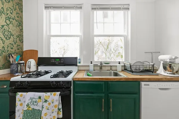 $429,900 | 21 Thorndike Street, Unit 4, Beverly, MA 01915