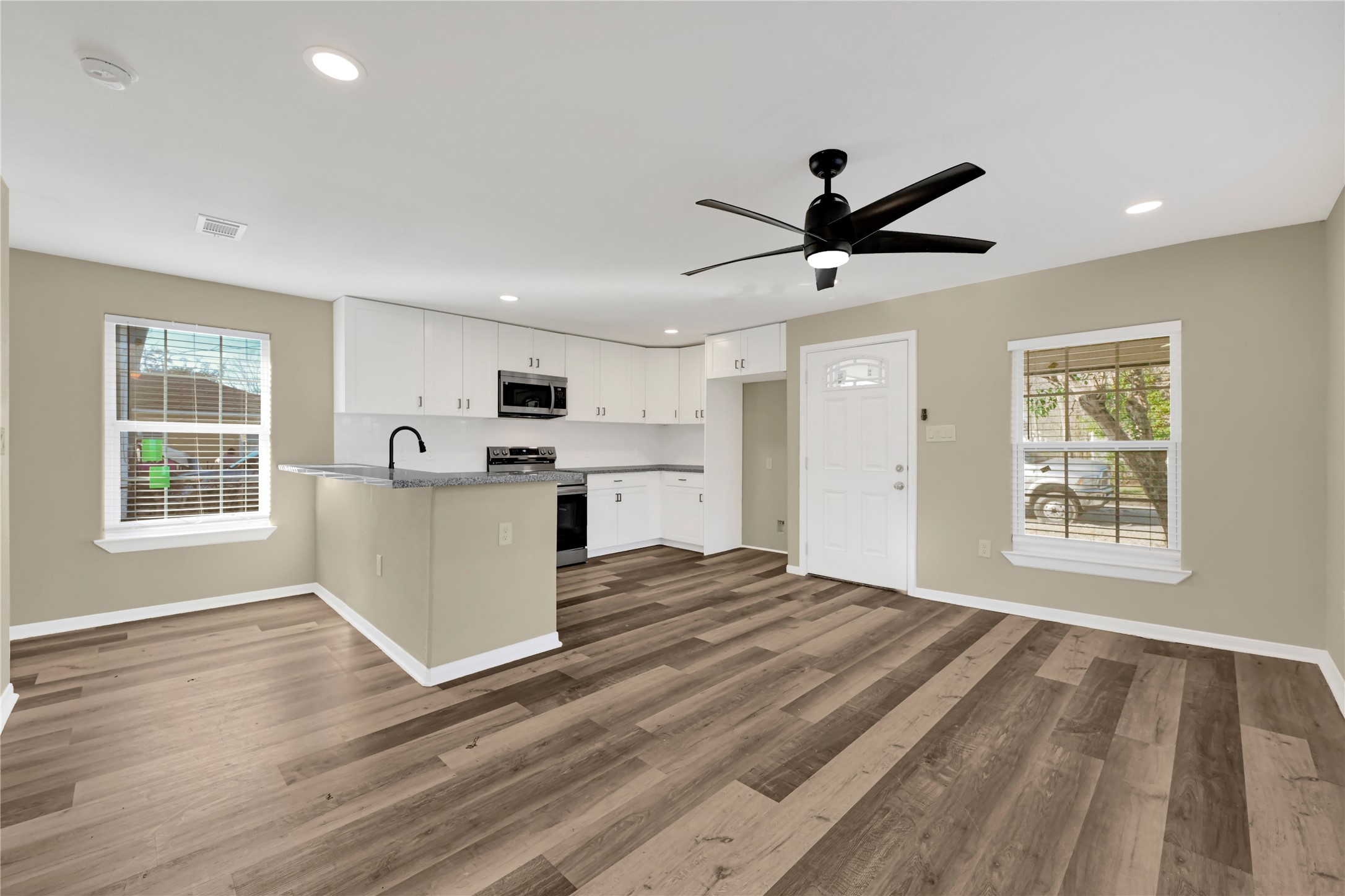 7814 Avenue F Houston, TX 77012 - Photo 13 of 28 a view of an empty room with window and wooden floor