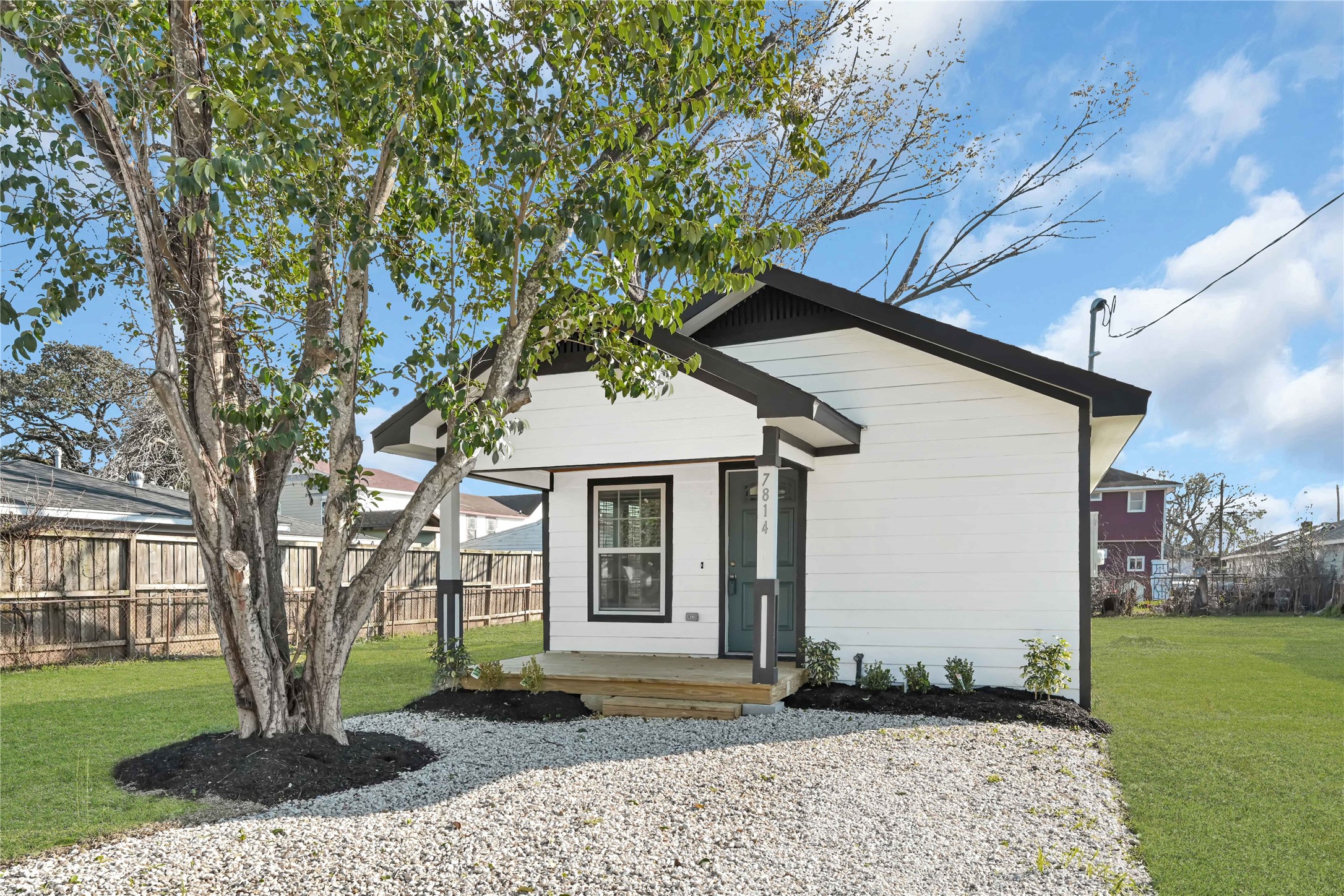 7814 Avenue F Houston, TX 77012 - Photo 23 of 28 a front view of a house with a yard