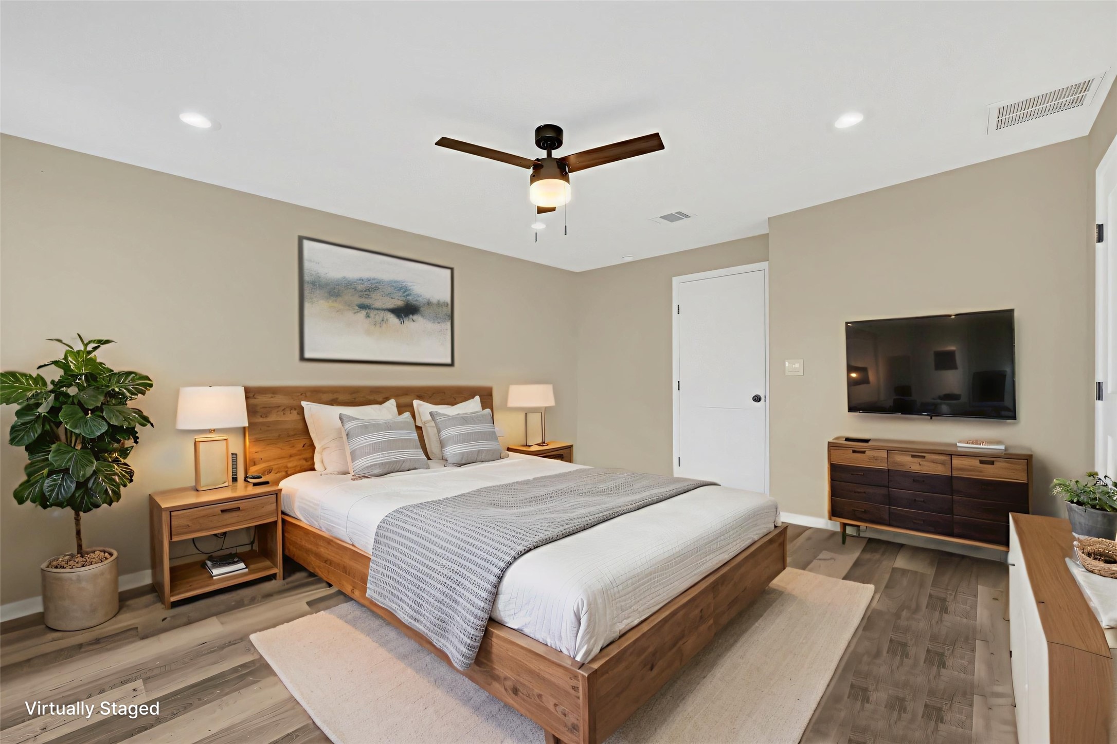 7814 Avenue F Houston, TX 77012 - Photo 5 of 28 a bedroom with a bed and a flat screen tv