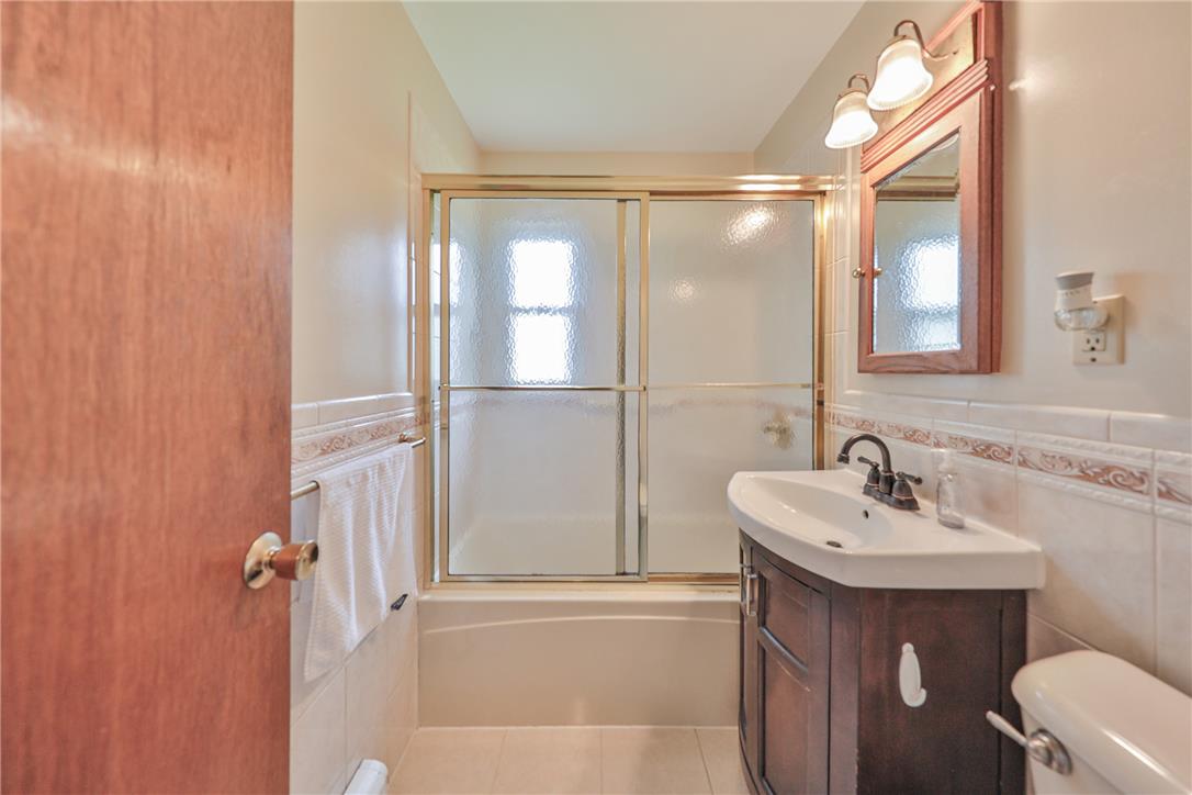 3050 Cornwall Road Bethlehem, PA 18017 - Photo 23 of 80 Functional bathroom features a shower/tub combination and a single vanity with built-in storage.
