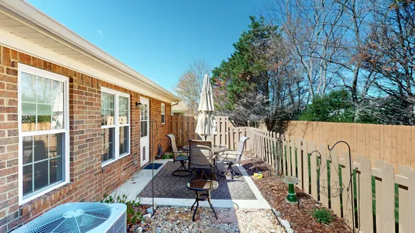 $385,000 | 520 Forest Glen Circle, Murfreesboro, TN 37128