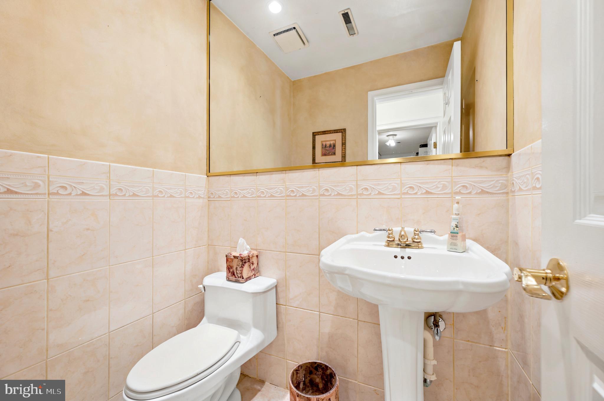 736 Summit Avenue Philadelphia, PA 19128 - Photo 16 of 34